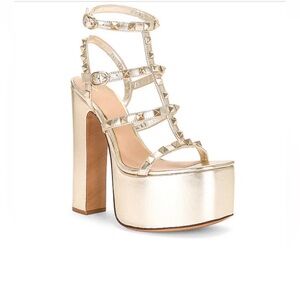 Valentino Garavani Rockstud gold metallic platform sandals 39.5=9.5